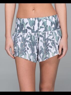 Lululemon Water: Sea-Me Run Short
Mini Prickly Pear Multi / Minty Grey Size 4